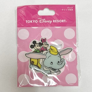 ディズニー(Disney)の<新品>レトロミッキー&ミニー 空飛ぶダンボ クリップ付きバッジ ディズニー(キャラクターグッズ)