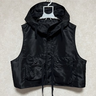 エンジニアードガーメンツ(Engineered Garments)のHooded Short Vest - Flight Satin(Black)(ベスト)