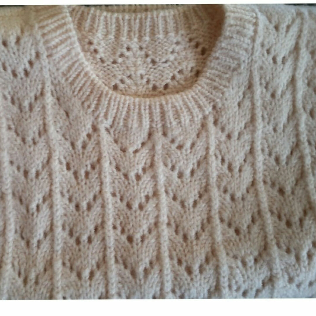 透かし編みベスト•手編み レディースのトップス(ベスト/ジレ)の商品写真