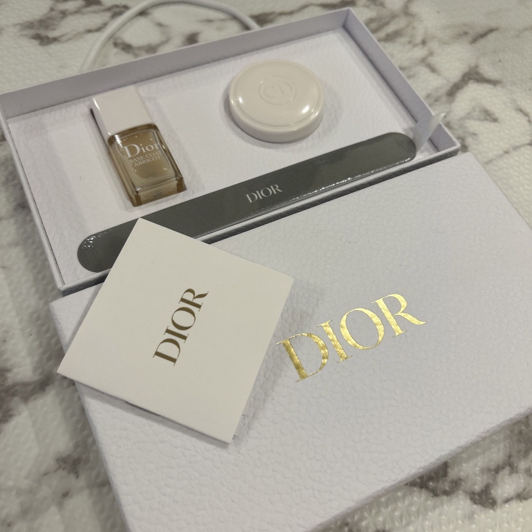 Dior(ディオール)のDIOR ディオール　ネイルセット　非売品 コスメ/美容のメイク道具/ケアグッズ(ブラシ・チップ)の商品写真