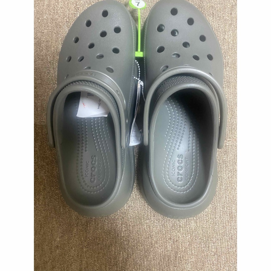 crocs(クロックス)のクロックス  新品！お取り置き専用！ レディースの靴/シューズ(サンダル)の商品写真