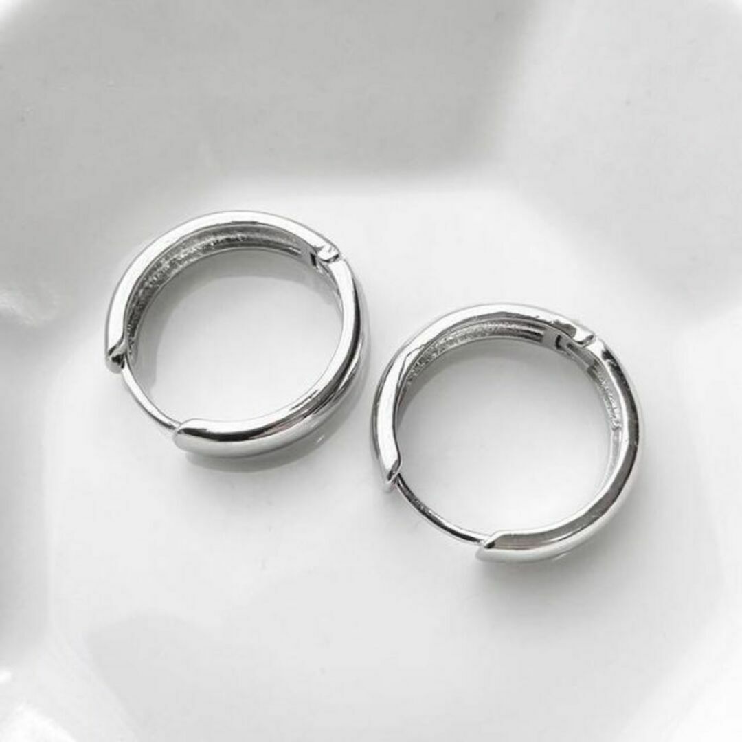 シルバー simple loop pierce レディースのアクセサリー(ピアス)の商品写真