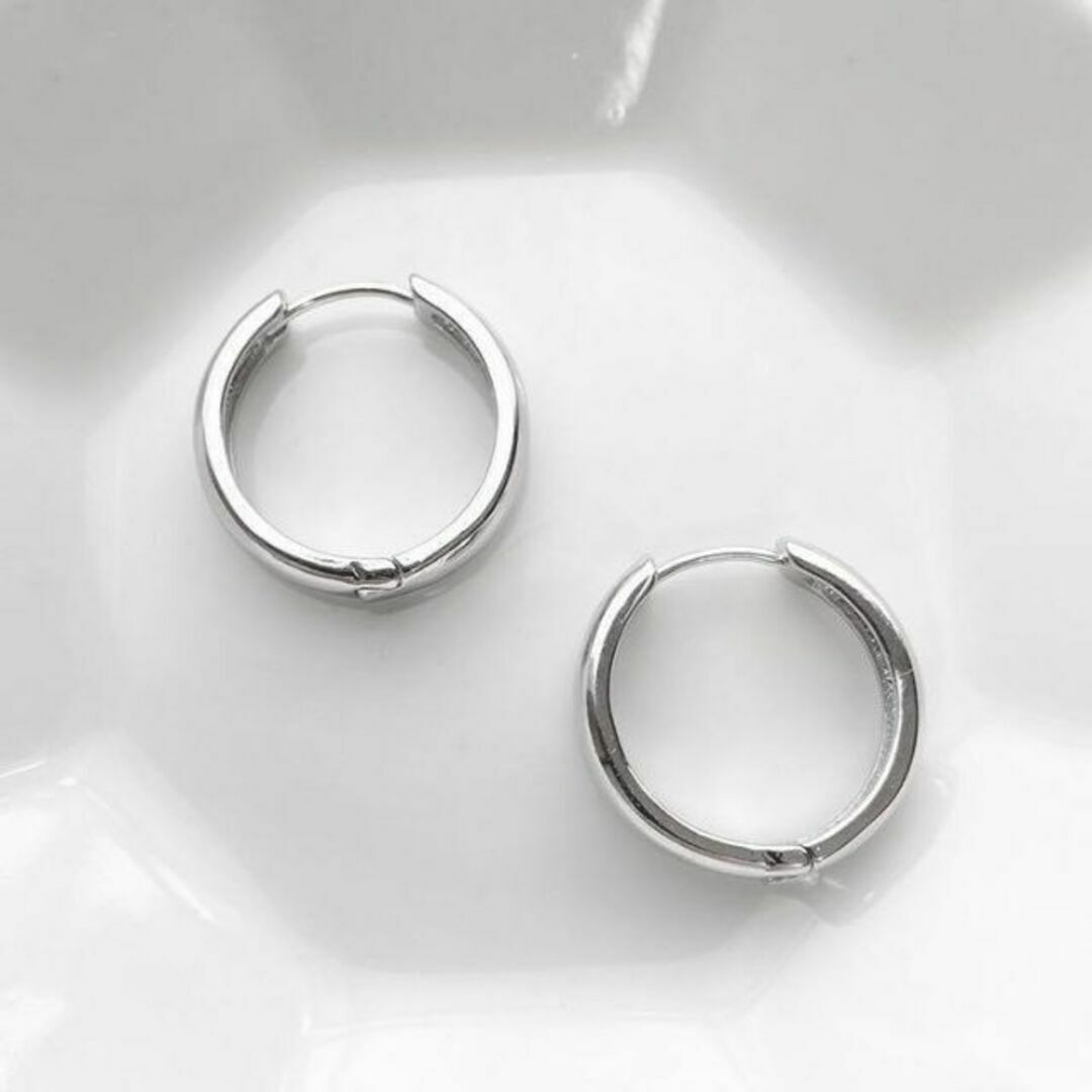 シルバー simple loop pierce レディースのアクセサリー(ピアス)の商品写真