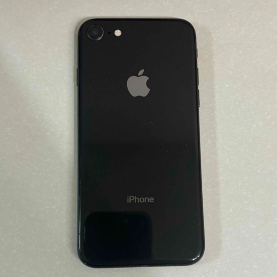 iPhone(アイフォーン)のiPhone8 スペースグレー 5GB スマホ/家電/カメラのスマートフォン/携帯電話(スマートフォン本体)の商品写真
