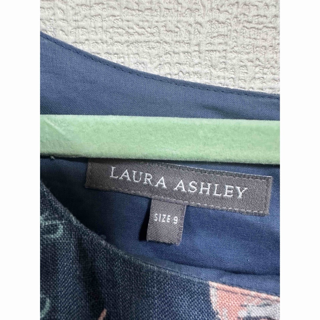 LAURA ASHLEY(ローラアシュレイ)の★美品★ローラアシュレイ　LAURAASHLEY★切手柄ワンピース★9号 レディースのワンピース(ロングワンピース/マキシワンピース)の商品写真