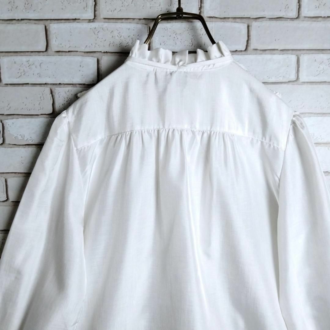 VINTAGE(ヴィンテージ)のブラウス☆長袖シャツ　日本製　レース　フリル　リボン　刺繍　ワントーン　白 レディースのトップス(シャツ/ブラウス(長袖/七分))の商品写真