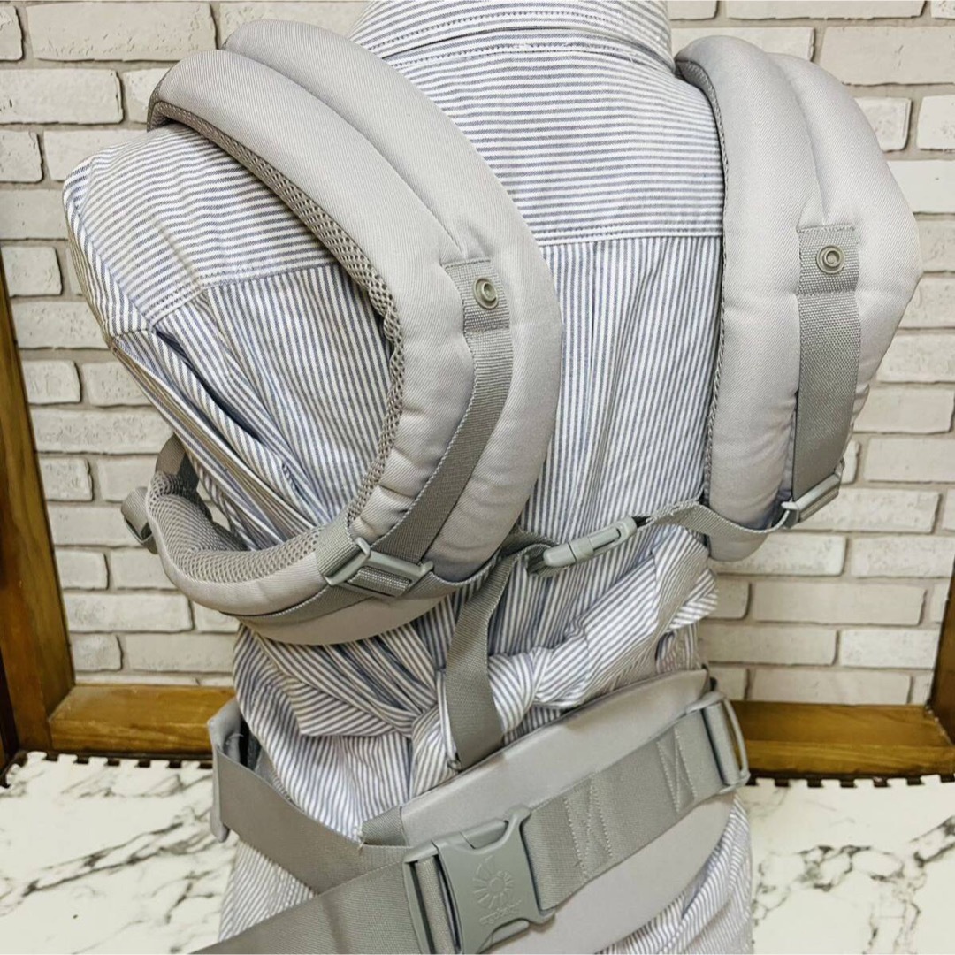 Ergobaby(エルゴベビー)の使用4ヶ月 美品 エルゴベビー アダプトクールエア 抱っこ紐 送料込み キッズ/ベビー/マタニティの外出/移動用品(抱っこひも/おんぶひも)の商品写真