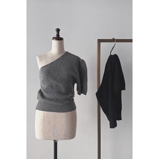 ルームサンマルロクコンテンポラリー(room306 CONTEMPORARY)のOne Shoulder Knit Tops(Tシャツ(半袖/袖なし))