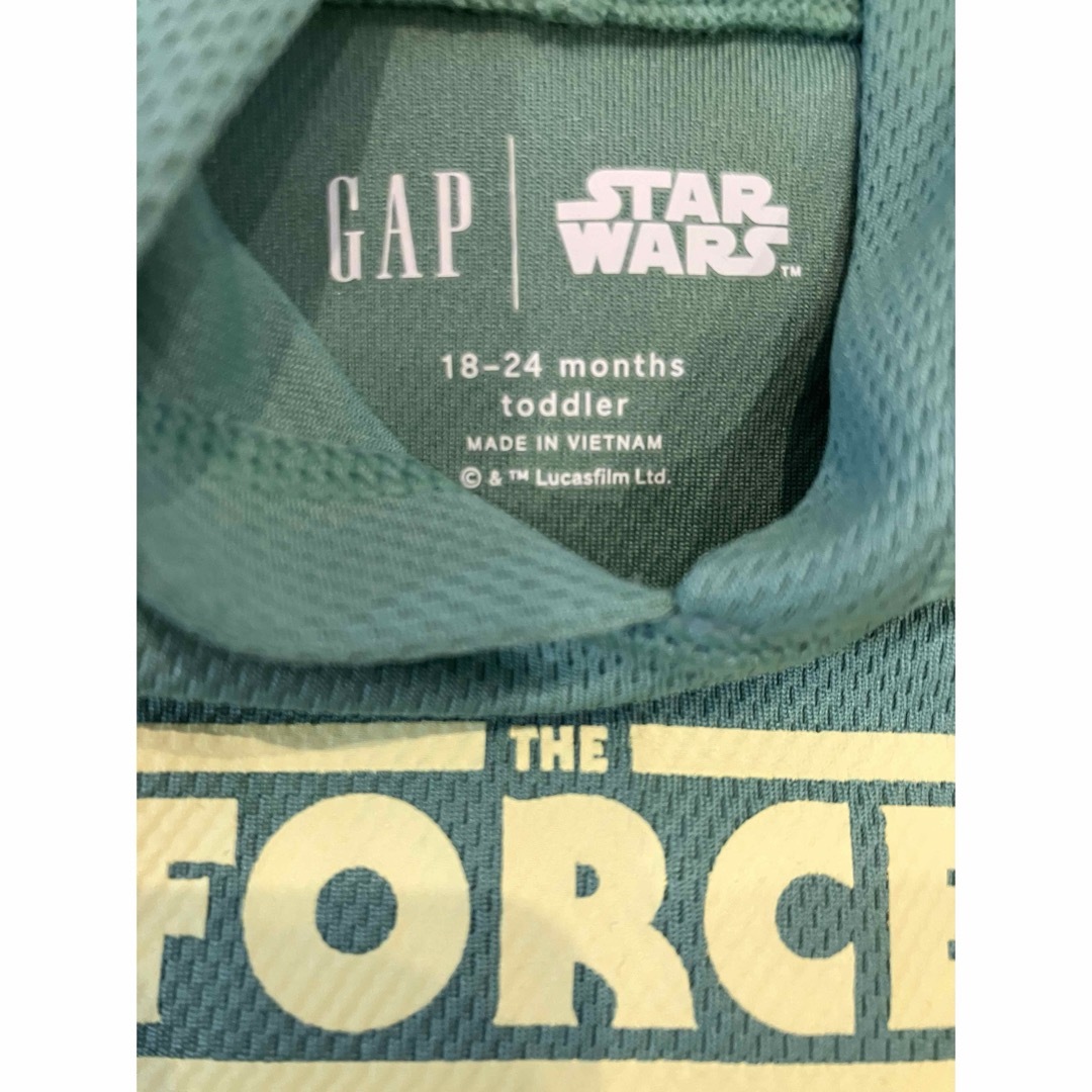 GAP Kids(ギャップキッズ)のGAP starwars ベビーヨーダ 長袖ラッシュガード 90cm キッズ/ベビー/マタニティのキッズ服男の子用(90cm~)(その他)の商品写真