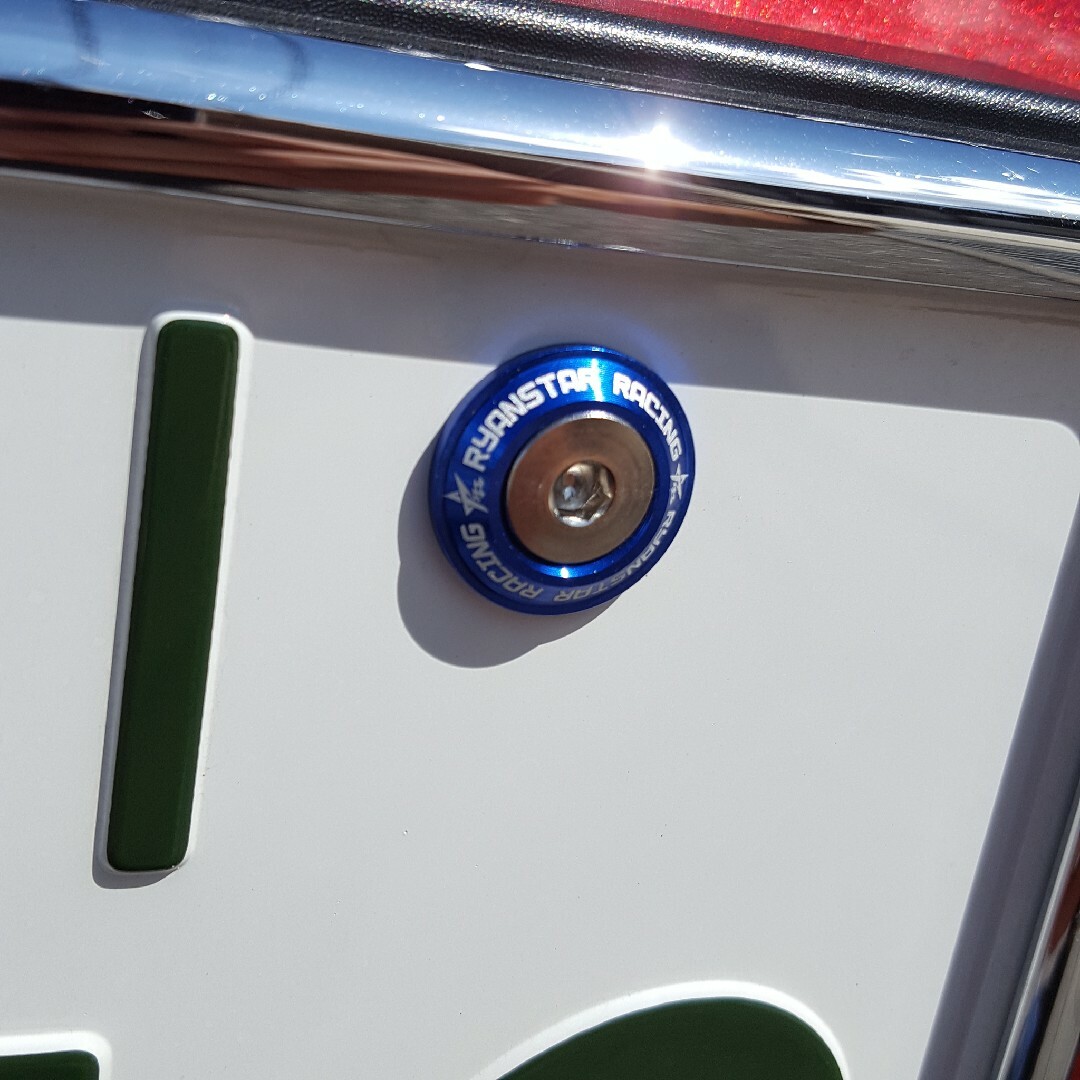 新品 RYANSTARRACING ナンバーボルト ブルー 4個入り 自動車/バイクの自動車(車外アクセサリ)の商品写真
