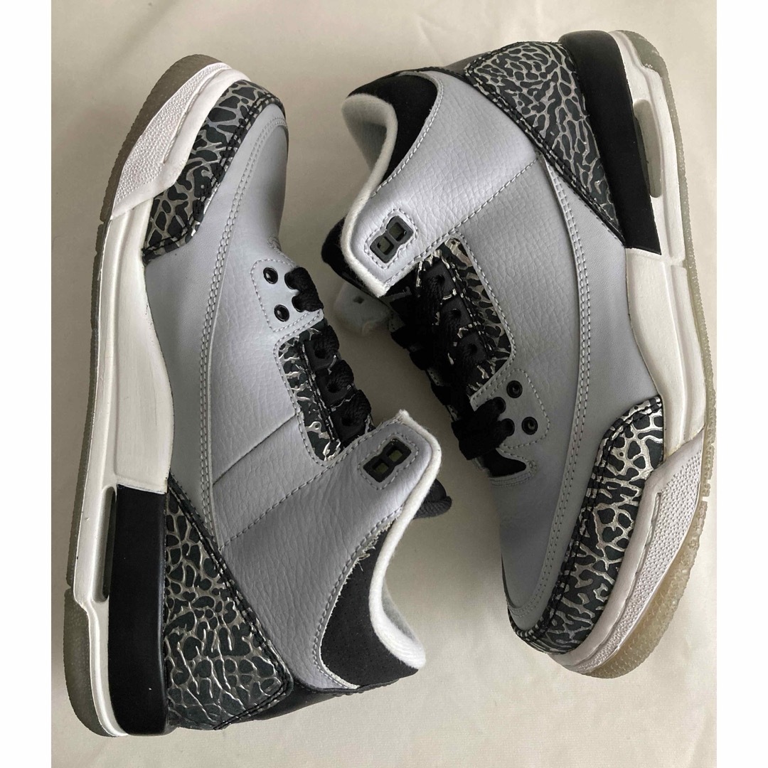 NIKE(ナイキ)の【未使用】AirJordan 3 レトロ BGウルフグレー メタリック シルバー レディースの靴/シューズ(スニーカー)の商品写真