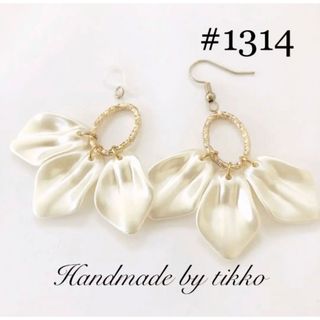 ハンドメイドピアス #1314 花びら(ヘアアクセサリー)