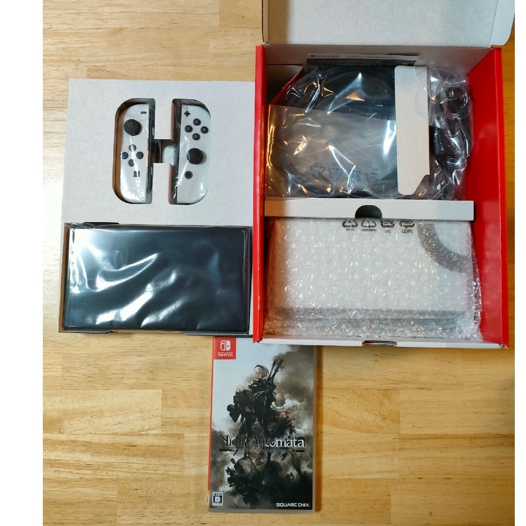Nintendo Switch(ニンテンドースイッチ)のニンテンドーSwitch有機ELモデル エンタメ/ホビーのゲームソフト/ゲーム機本体(携帯用ゲーム機本体)の商品写真