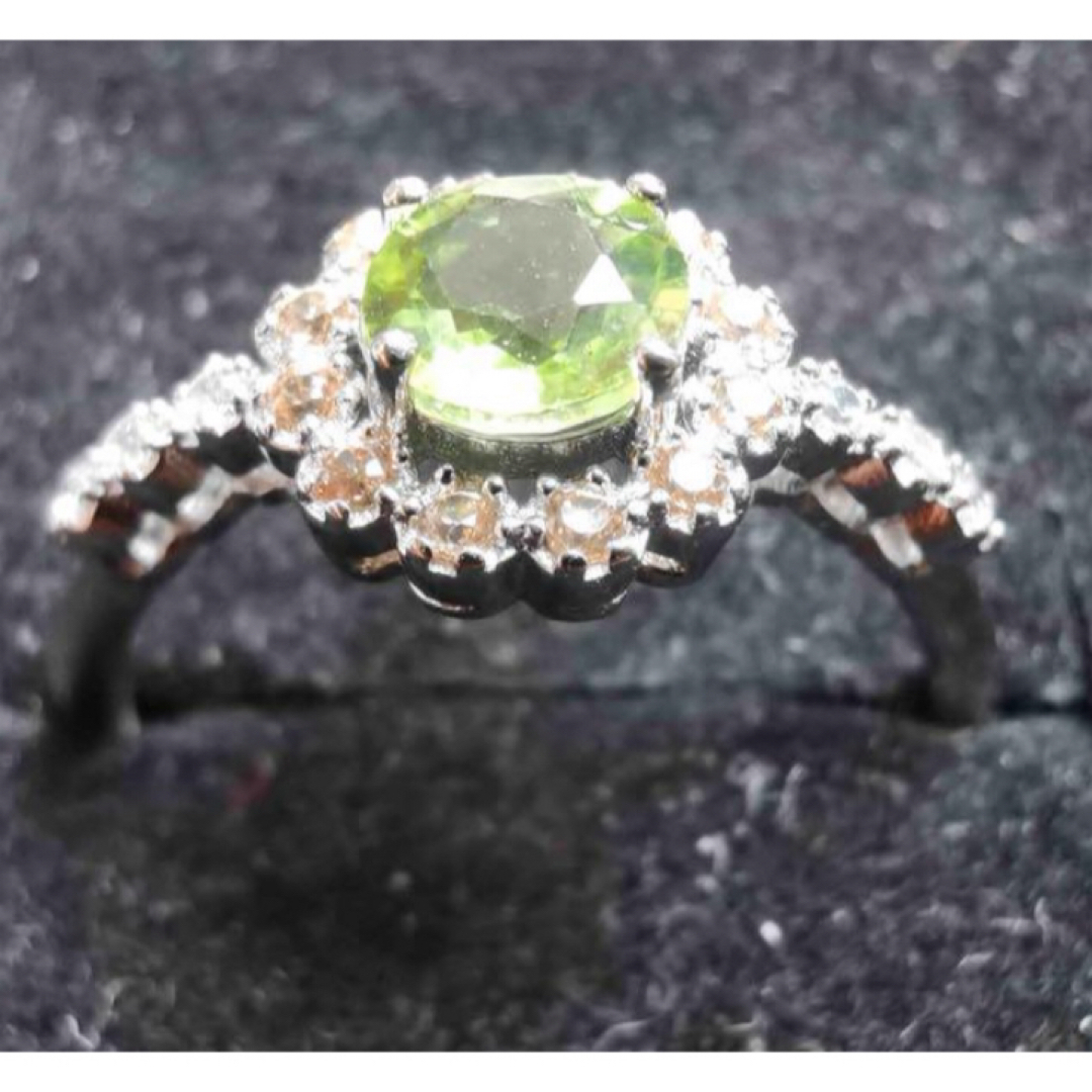 美しい　S925銀  オリーブ石  ジルコン  指輪  リング レディースのアクセサリー(リング(指輪))の商品写真