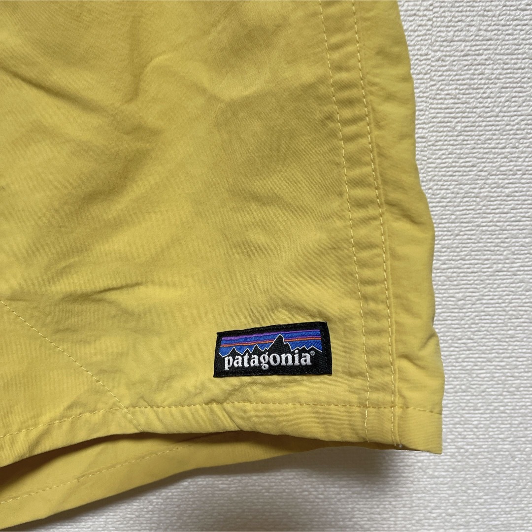 patagonia(パタゴニア)のパタゴニア　バギーズショーツ　5インチ　Mサイズ　黄色　イエロー　SUYE メンズのパンツ(ショートパンツ)の商品写真