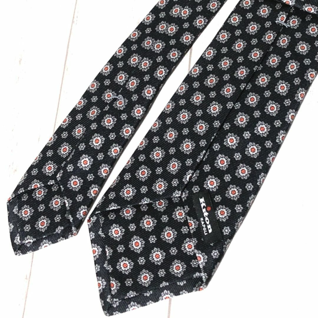 KITON(キトン)のキートン セッテピエゲ ネクタイ Kiton 小紋柄 ７ FOLD TIE 黒 メンズのファッション小物(ネクタイ)の商品写真