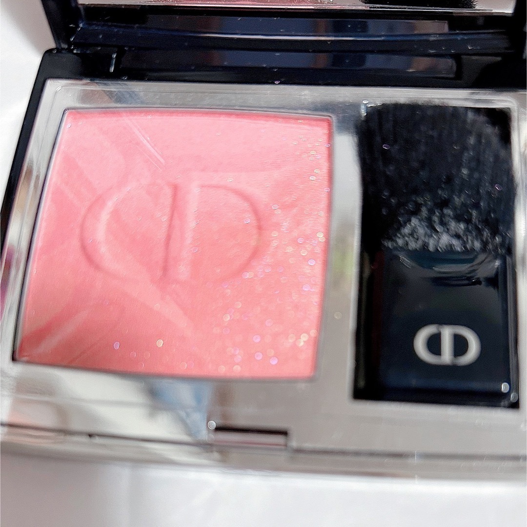 Dior(ディオール)のDiorディオールスキンルージュブラッシュ212チュチュホログラフィックチーク コスメ/美容のベースメイク/化粧品(チーク)の商品写真