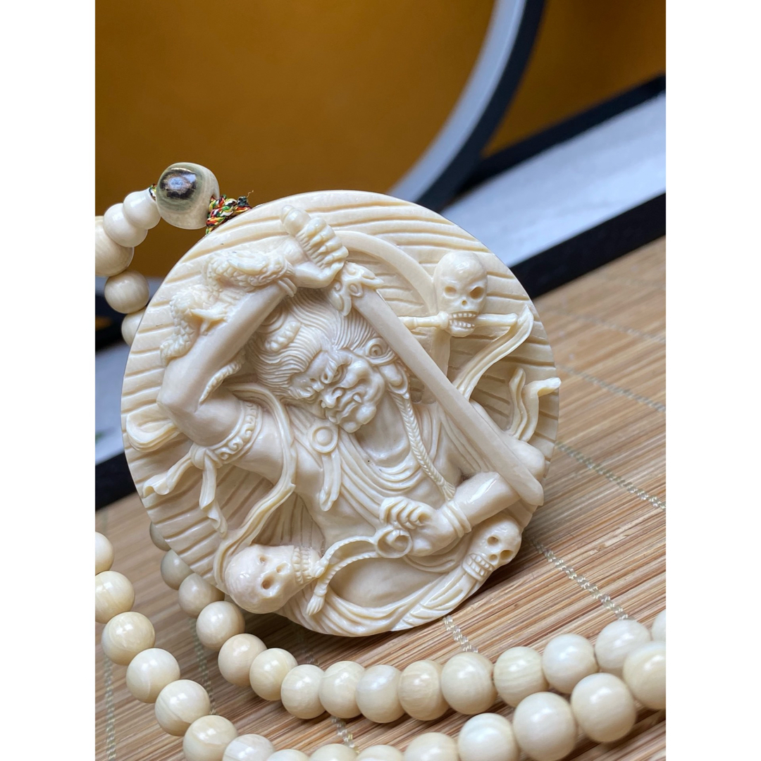 天然マンモス牙美しい手作り彫刻 不動尊菩萨 ネックレス メンズのアクセサリー(ネックレス)の商品写真