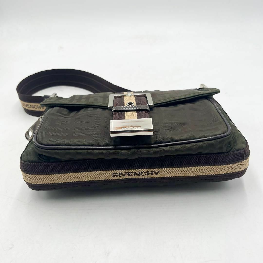 GIVENCHY(ジバンシィ)の激レア✨ ジバンシィ　ショルダーバッグ 4G 総柄 ストライプ　カーキ レディースのバッグ(ショルダーバッグ)の商品写真
