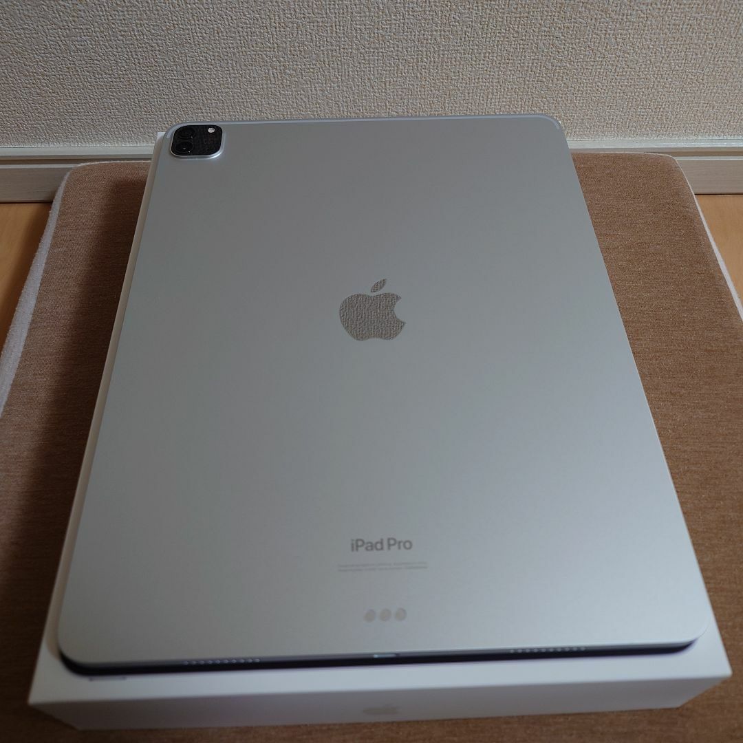 Apple(アップル)のiPad Pro 12.9インチ 第6世代 Wi-Fi 256GB シルバー スマホ/家電/カメラのPC/タブレット(タブレット)の商品写真