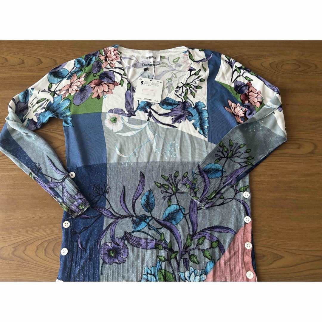 DESIGUAL(デシグアル)のDESIGUALデシグアルのVネックセーター(未使用品)花柄 レディースのトップス(ニット/セーター)の商品写真