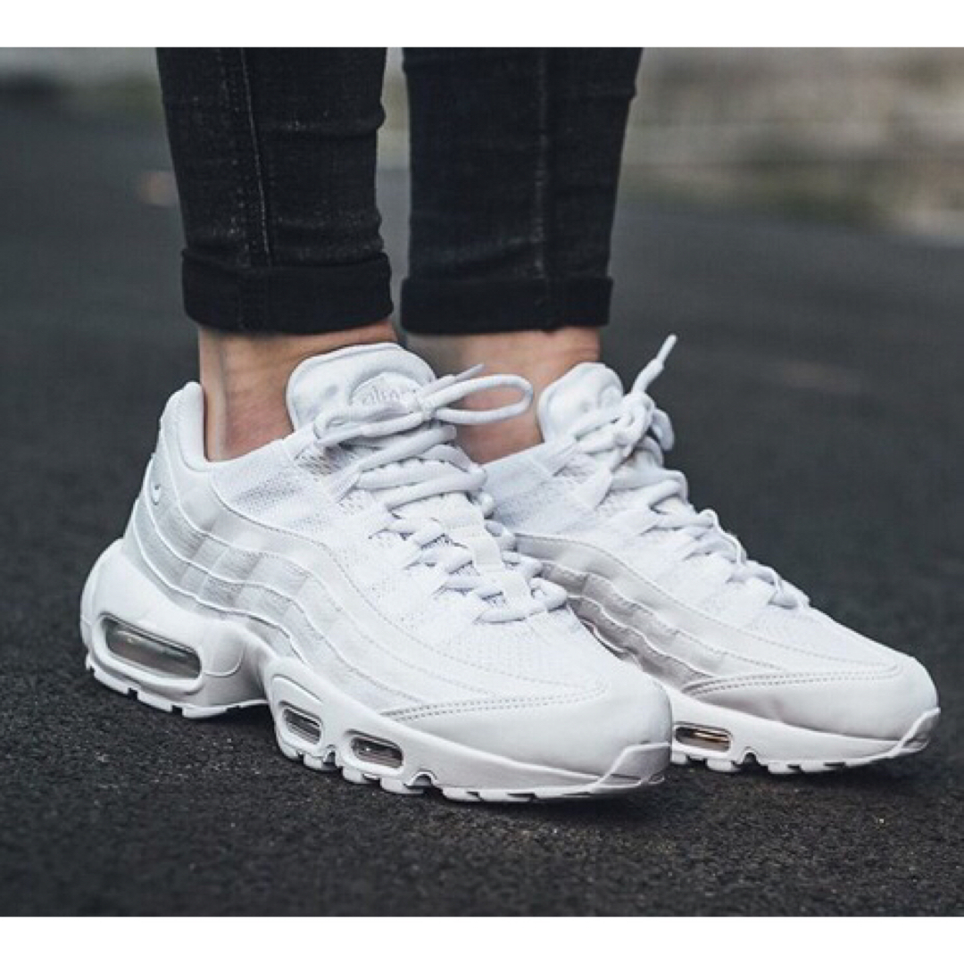 NIKE(ナイキ)の《美品26.0cm》NIKE AIR MAX95 essential メンズの靴/シューズ(スニーカー)の商品写真