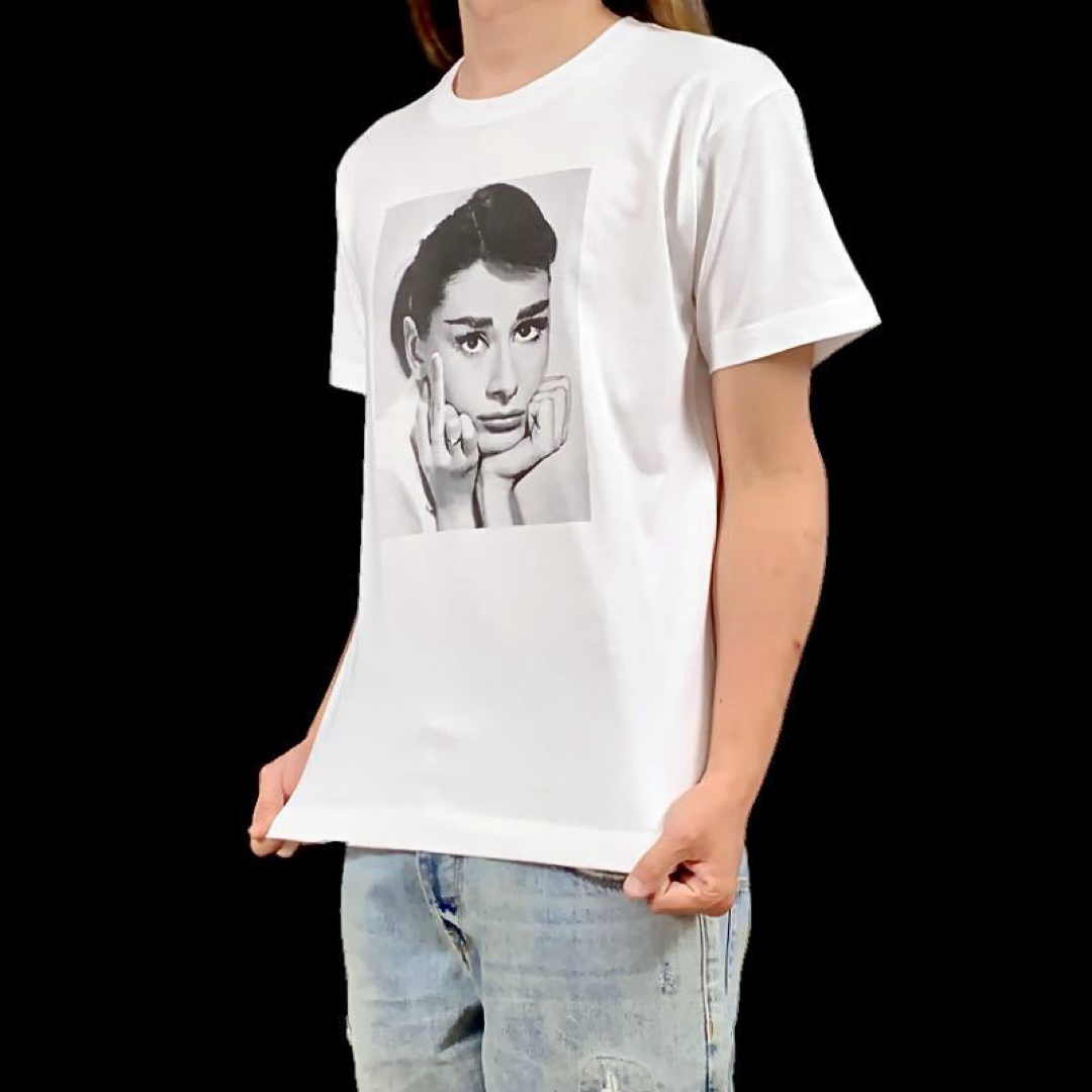 新品 オードリー ヘプバーン FUCK YOU ジェスチャー モノクロ Tシャツ メンズのトップス(Tシャツ/カットソー(半袖/袖なし))の商品写真