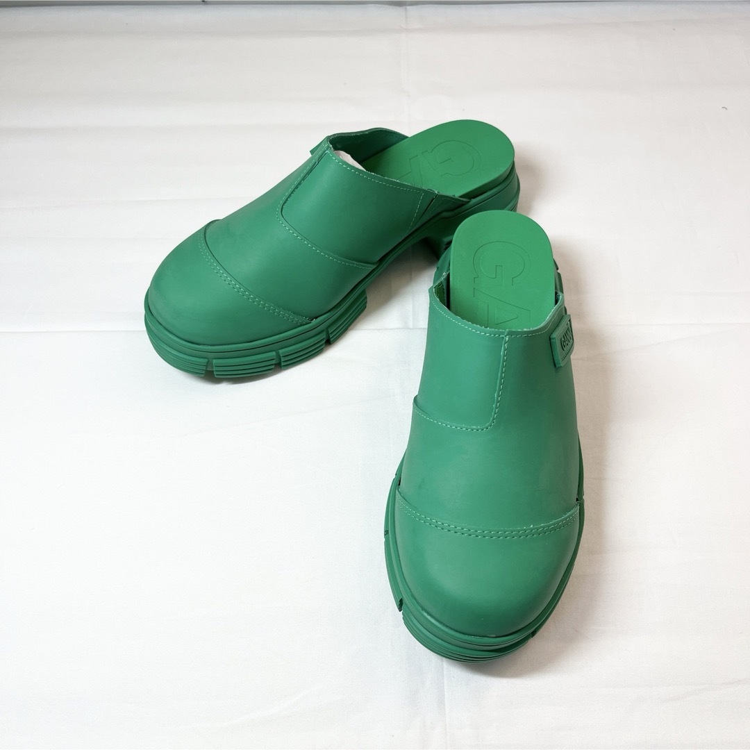 GANNI ガニー　ラバーミュール サボサンダル　グリーン　23cm レディースの靴/シューズ(ミュール)の商品写真