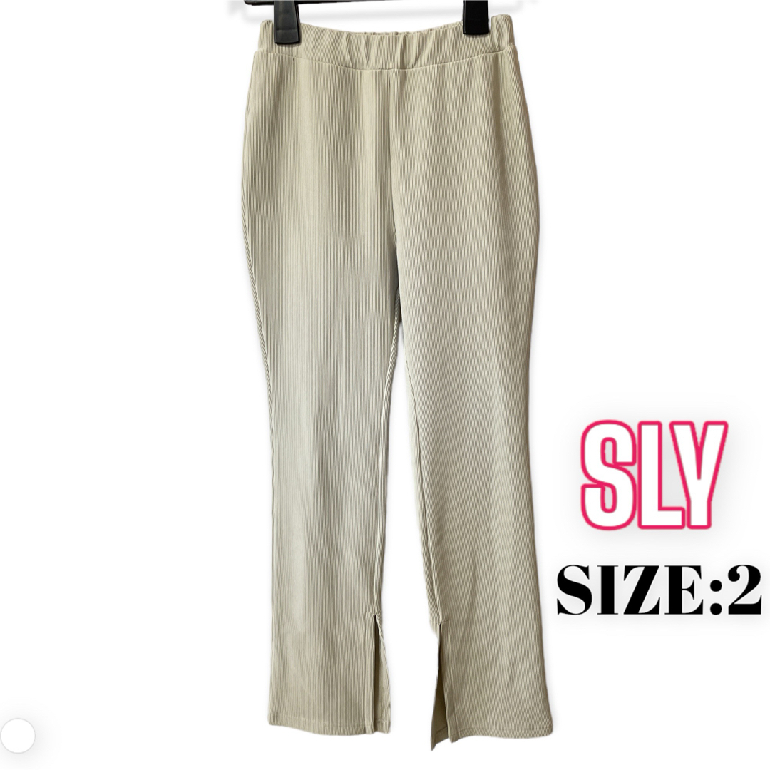 SLY(スライ)のSLY ♥ ハイウエスト 裾スリット フレア カットリブパンツ レディースのパンツ(カジュアルパンツ)の商品写真