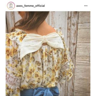 アクシーズファム(axes femme)のaxes femme エスパンディーフレア袖PO 花柄 イエロー(シャツ/ブラウス(半袖/袖なし))