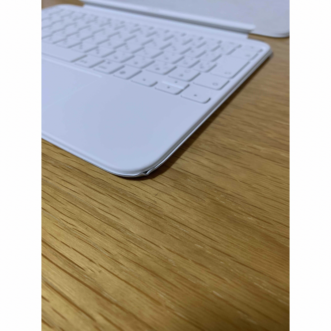 Apple(アップル)のApple iPad 第10世代 Magic Keyboard Folio＿2 スマホ/家電/カメラのPC/タブレット(PC周辺機器)の商品写真