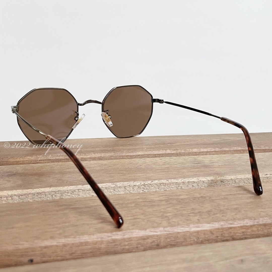 レトロな八角形シェイプ オクタゴンUVサングラス ゴールド ブラウンレンズ メンズのファッション小物(サングラス/メガネ)の商品写真