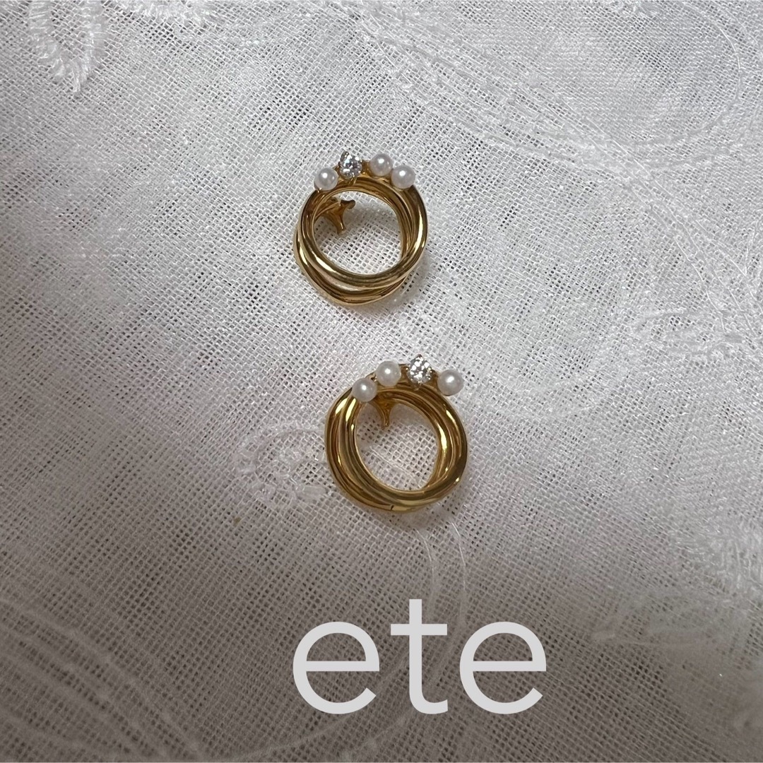 ete(エテ)の美品 ete エテ スター&パール ループイヤリング リバーシブル レディースのアクセサリー(イヤリング)の商品写真