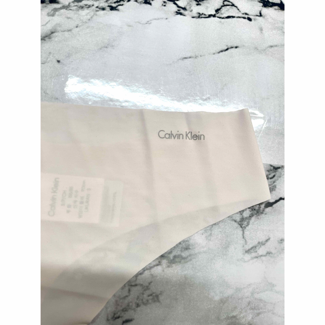 Calvin Klein(カルバンクライン)の【新品未使用】01 カルバンクライン　シームレス　Tバック　ショーツ　 レディースの下着/アンダーウェア(ショーツ)の商品写真