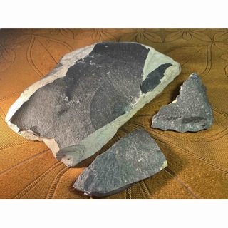 【神秘の音色】サヌカイト原石 （音組247）天然石　パワーストーン　楽器　鉱石(置物)