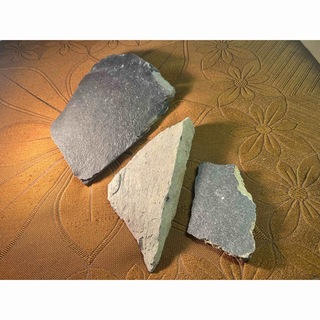【神秘の音色】サヌカイト原石 （音組250）天然石　パワーストーン　楽器　鉱石(置物)