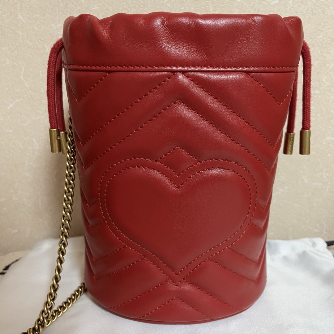 Gucci(グッチ)のGUCCI グッチ　ＧＧマーモントミニバケットショルダー　レッド　正規品 レディースのバッグ(ショルダーバッグ)の商品写真