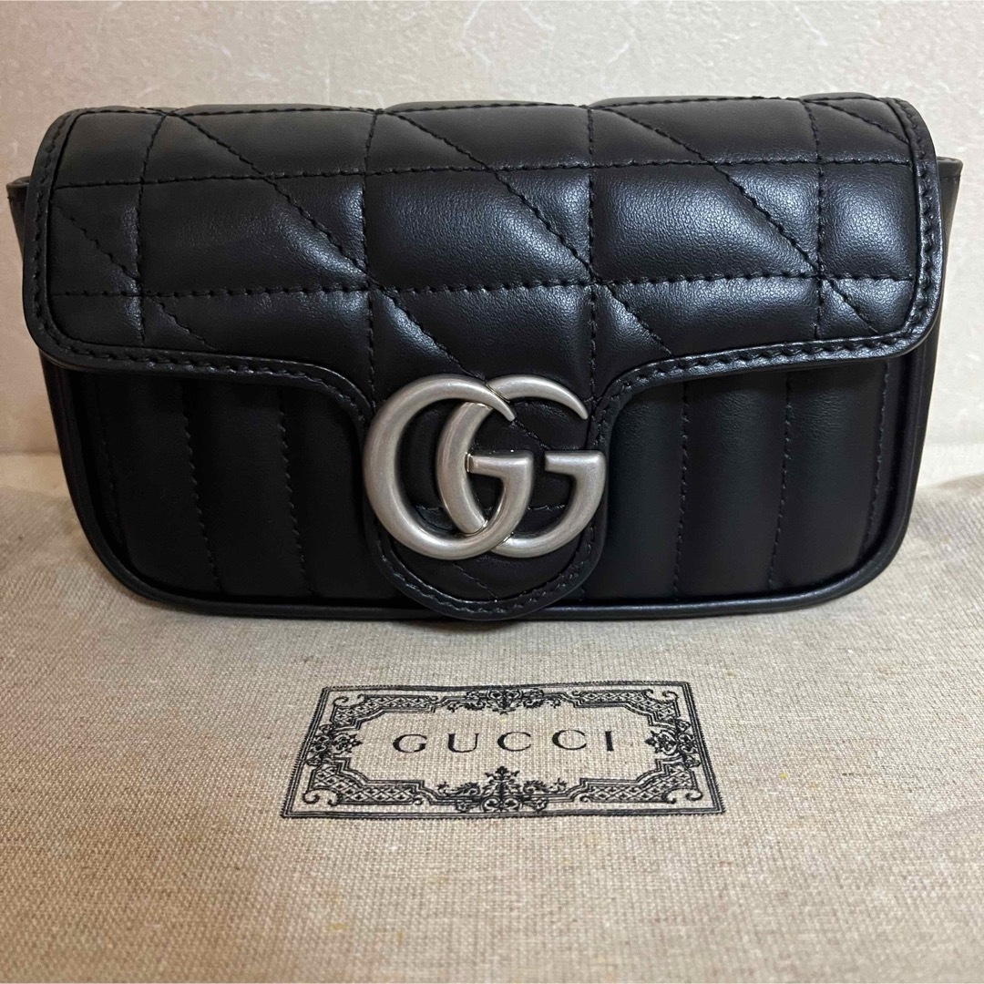 Gucci(グッチ)のGUCCI グッチ　ggマーモント　キルティングレザー スーパーミニバッグ　新品 レディースのバッグ(ショルダーバッグ)の商品写真