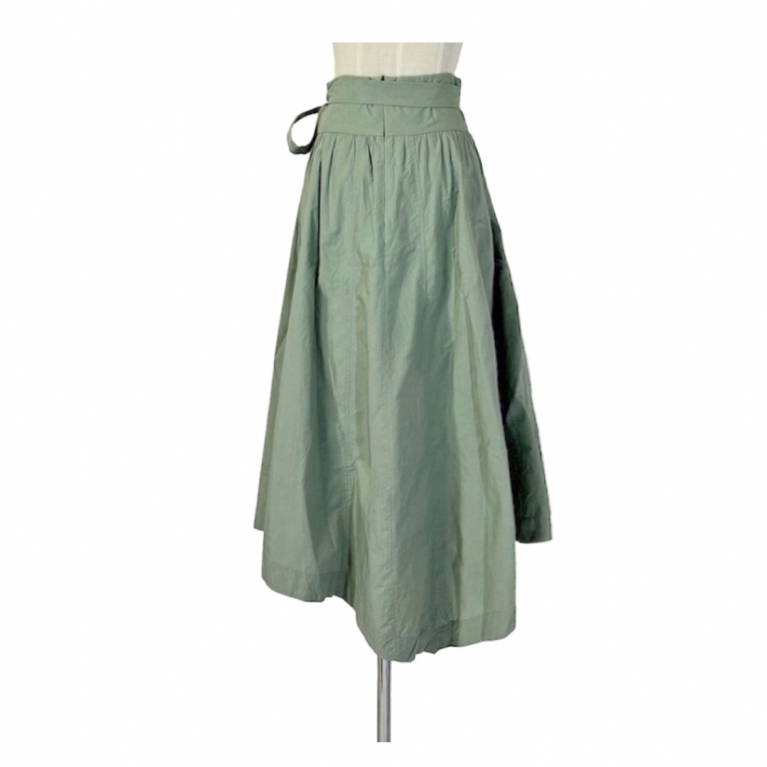 H.P.FRANCE(アッシュペーフランス)のフランスデザイナー アーモンドグリーンおりぼんランダムフレア綿スカート レディースのスカート(ロングスカート)の商品写真