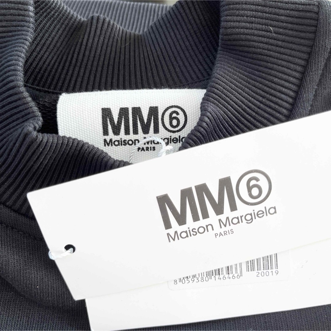 MM6(エムエムシックス)のMM6 Maison Margielaマルジェラ　カレンダーロゴスウェット　黒 レディースのトップス(トレーナー/スウェット)の商品写真