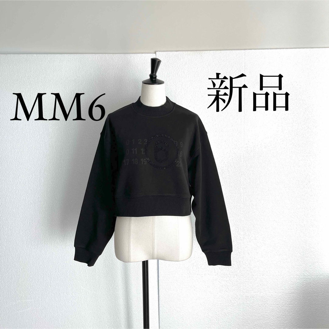 MM6(エムエムシックス)のMM6 Maison Margielaマルジェラ　カレンダーロゴスウェット　黒 レディースのトップス(トレーナー/スウェット)の商品写真