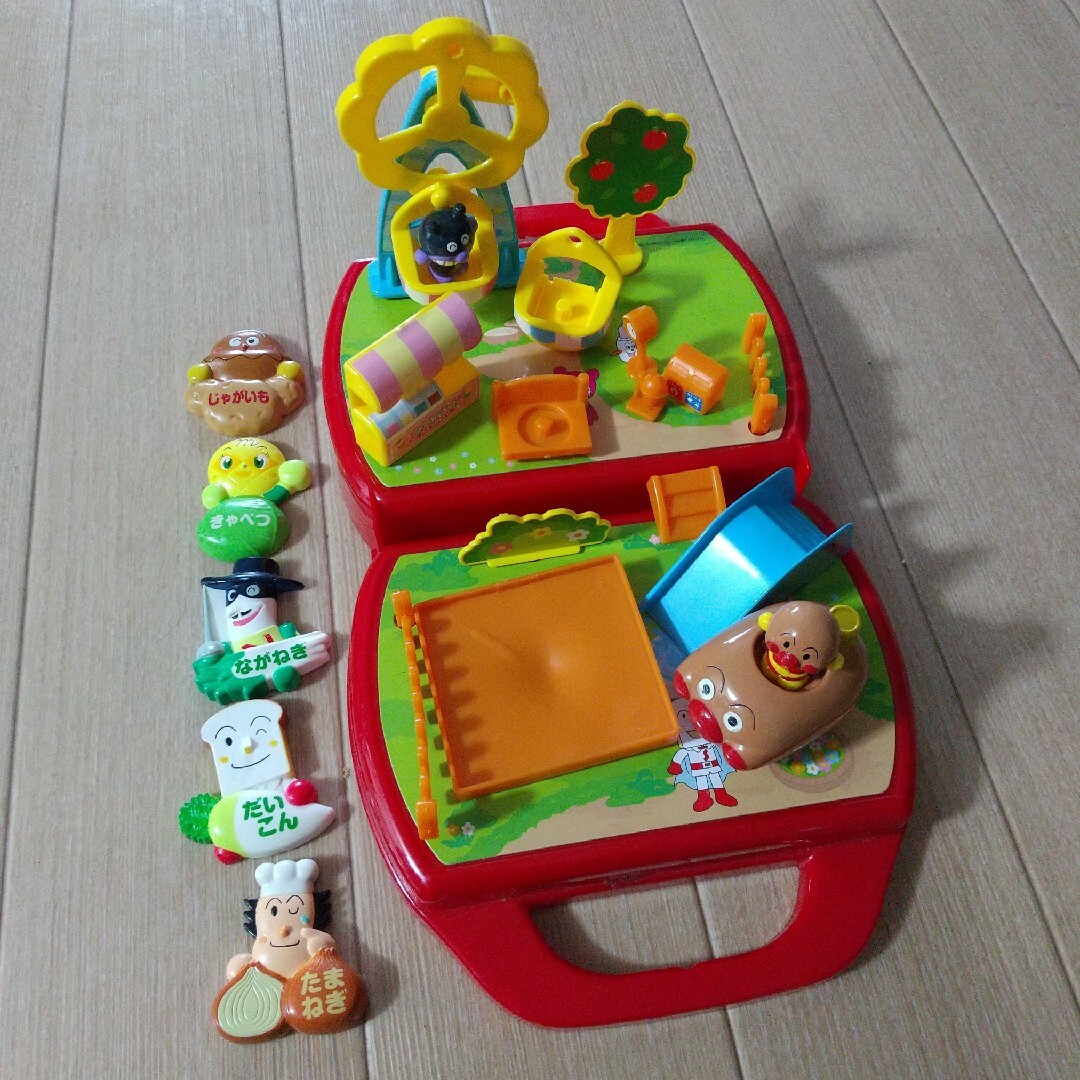 アンパンマン(アンパンマン)のアンパンマン おもちゃ バッグ 持ち運び 人形遊び  オマケ マグネット キッズ/ベビー/マタニティのおもちゃ(知育玩具)の商品写真
