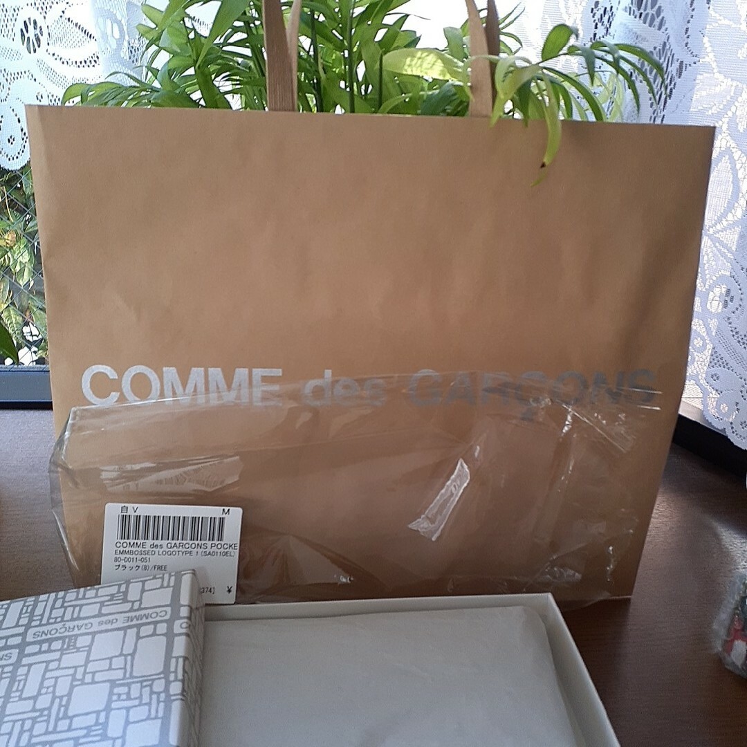 COMME des GARCONS(コムデギャルソン)のコム・デ・ギャルソン　エンボス　長財布　未使用 レディースのファッション小物(財布)の商品写真