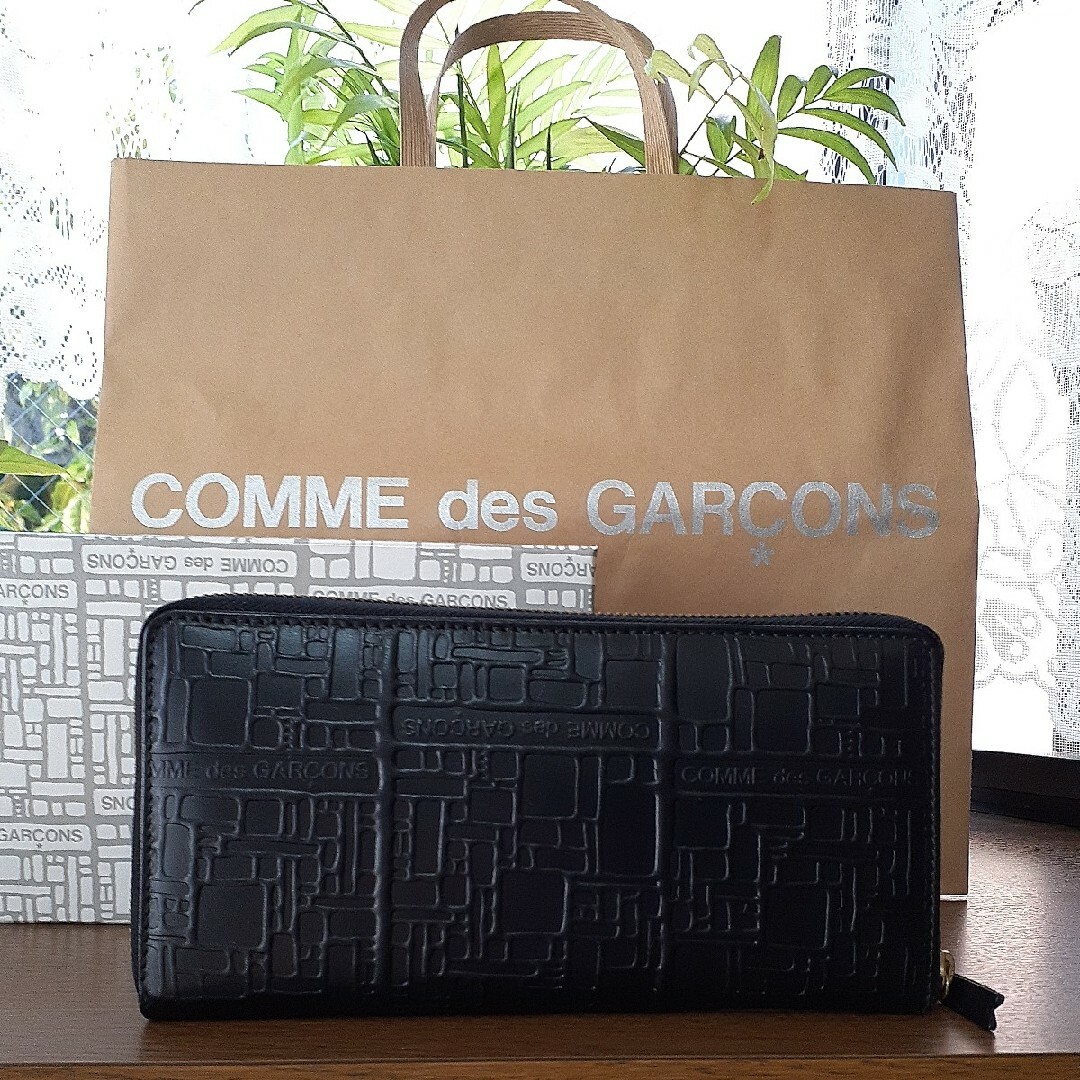 COMME des GARCONS(コムデギャルソン)のコム・デ・ギャルソン　エンボス　長財布　未使用 レディースのファッション小物(財布)の商品写真