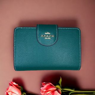 コーチ(COACH)の【新品・未使用】　coach 折財布　グリーン ミディアム(財布)