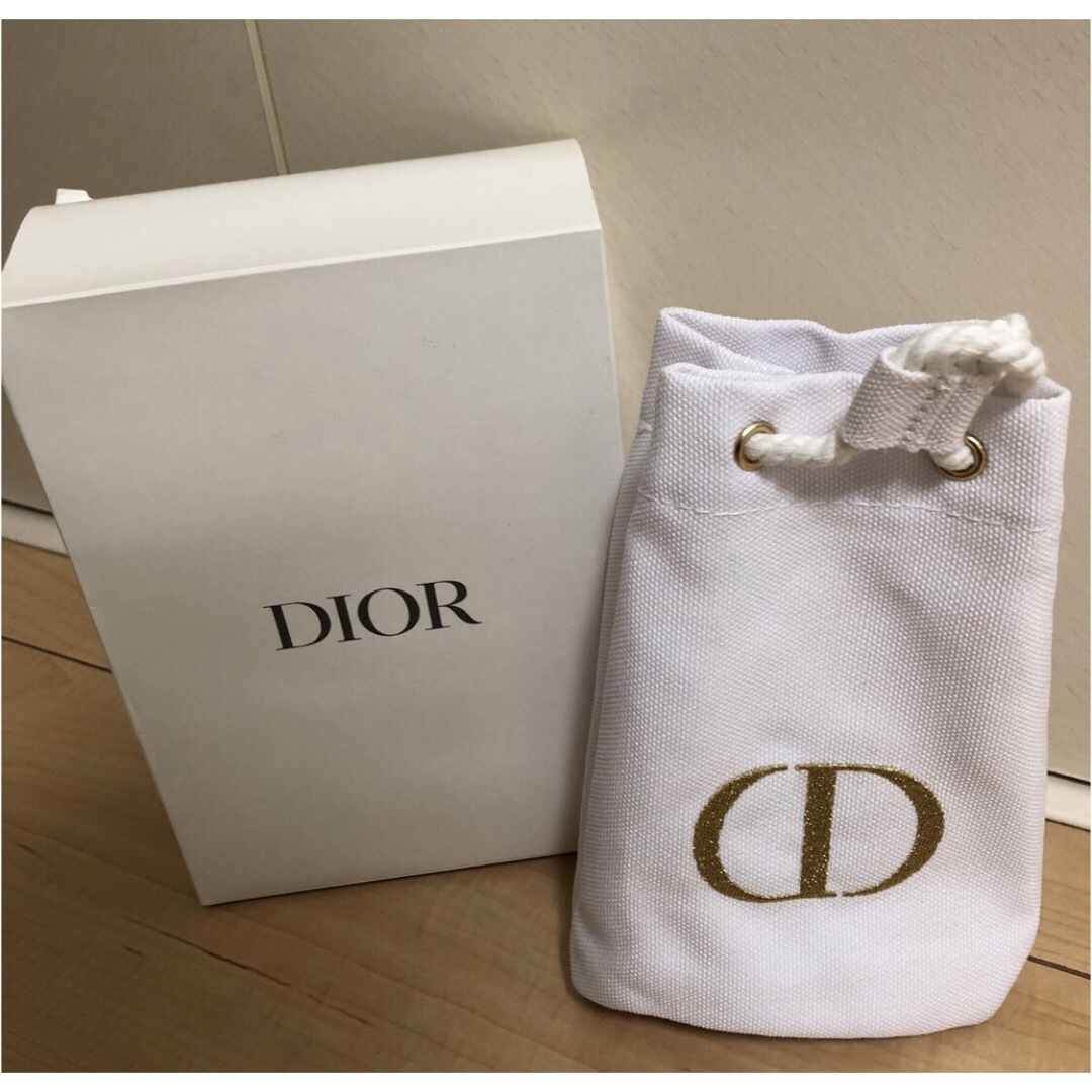 Christian Dior(クリスチャンディオール)の【Dior】ノベルティ巾着ポーチ ホワイト  新品未使用 レディースのファッション小物(ポーチ)の商品写真
