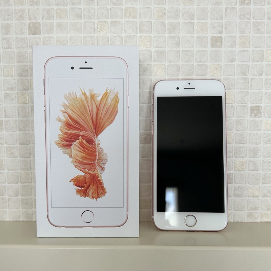 iPhone(アイフォーン)の【ぴょん様】iPhone6s 本体 ローズゴールド スマホ/家電/カメラのスマートフォン/携帯電話(スマートフォン本体)の商品写真