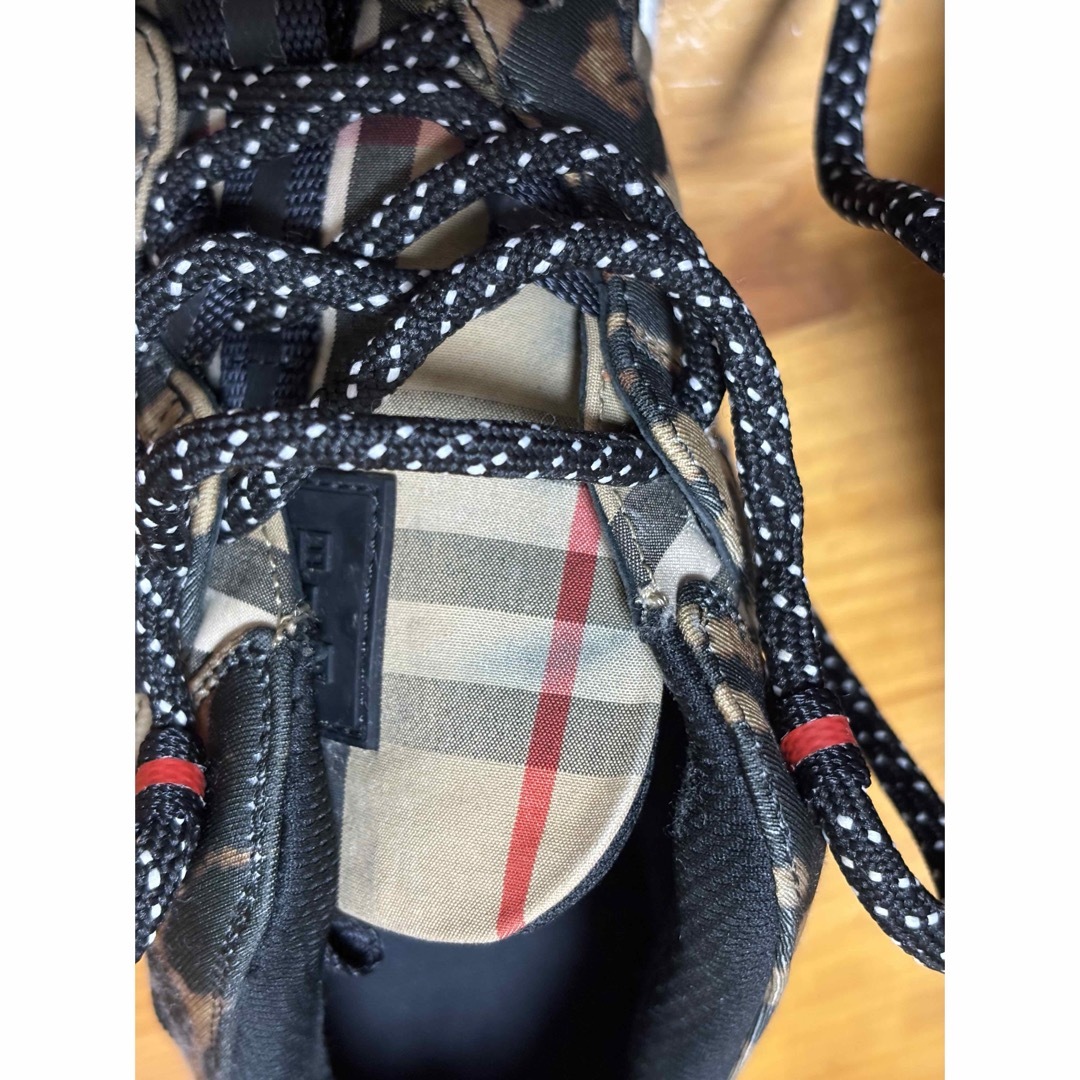 BURBERRY(バーバリー)のバーバリー　レオパード　ノバチェック　ファブリック　 スニーカー　 メンズの靴/シューズ(スニーカー)の商品写真