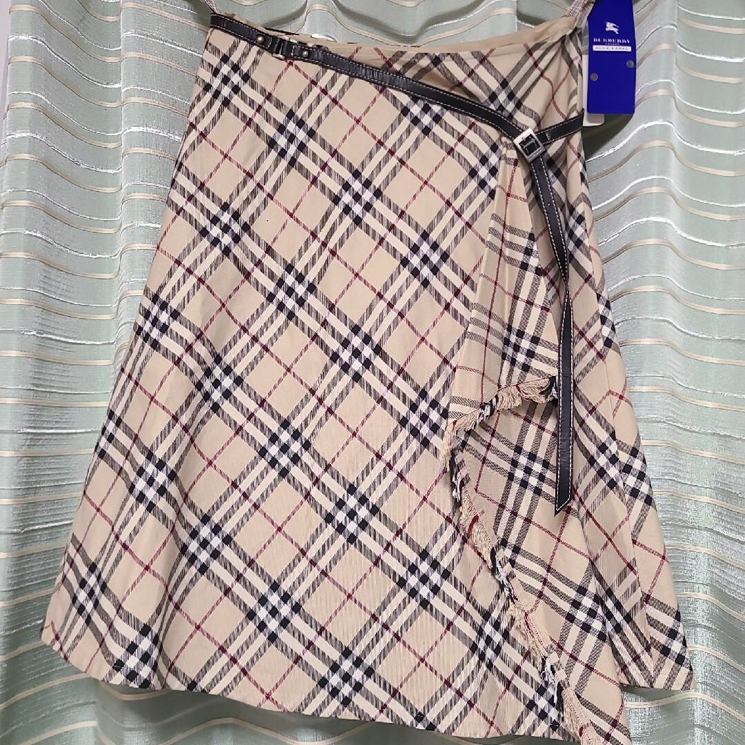 BURBERRY BLUE LABEL(バーバリーブルーレーベル)の未使用　BURBERRY　スカート レディースのスカート(ひざ丈スカート)の商品写真