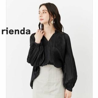 rienda - rienda リエンダ　ブラウス　プリーツ　黒　ブラック　長袖　体型隠し